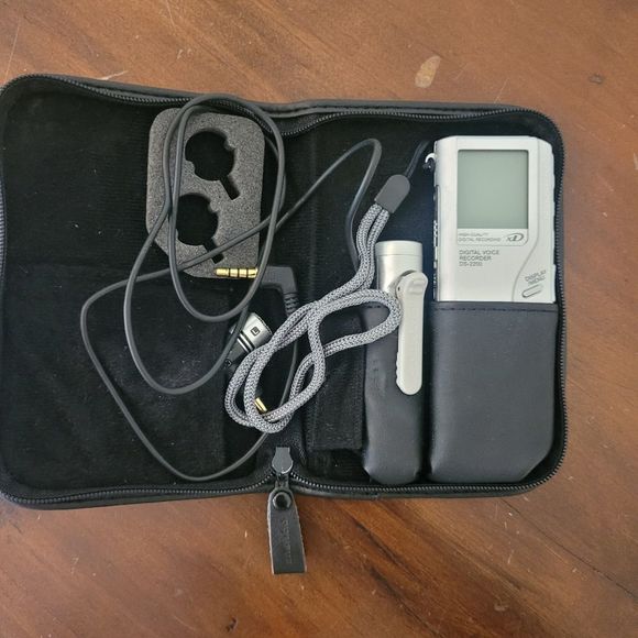 Olympus Portable Audio & Video Olympus Ds220 Digital Voice Recorder